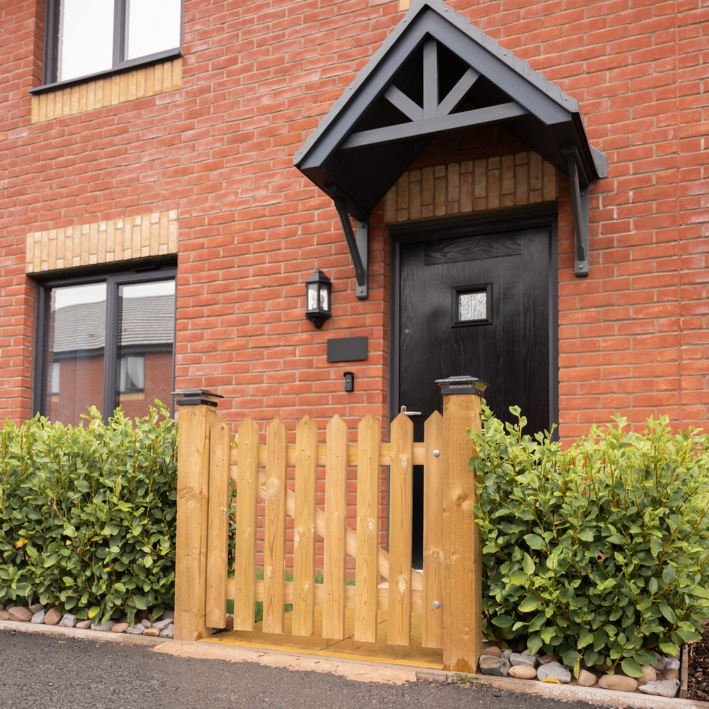Lifestyle shot of pointed top picket gate