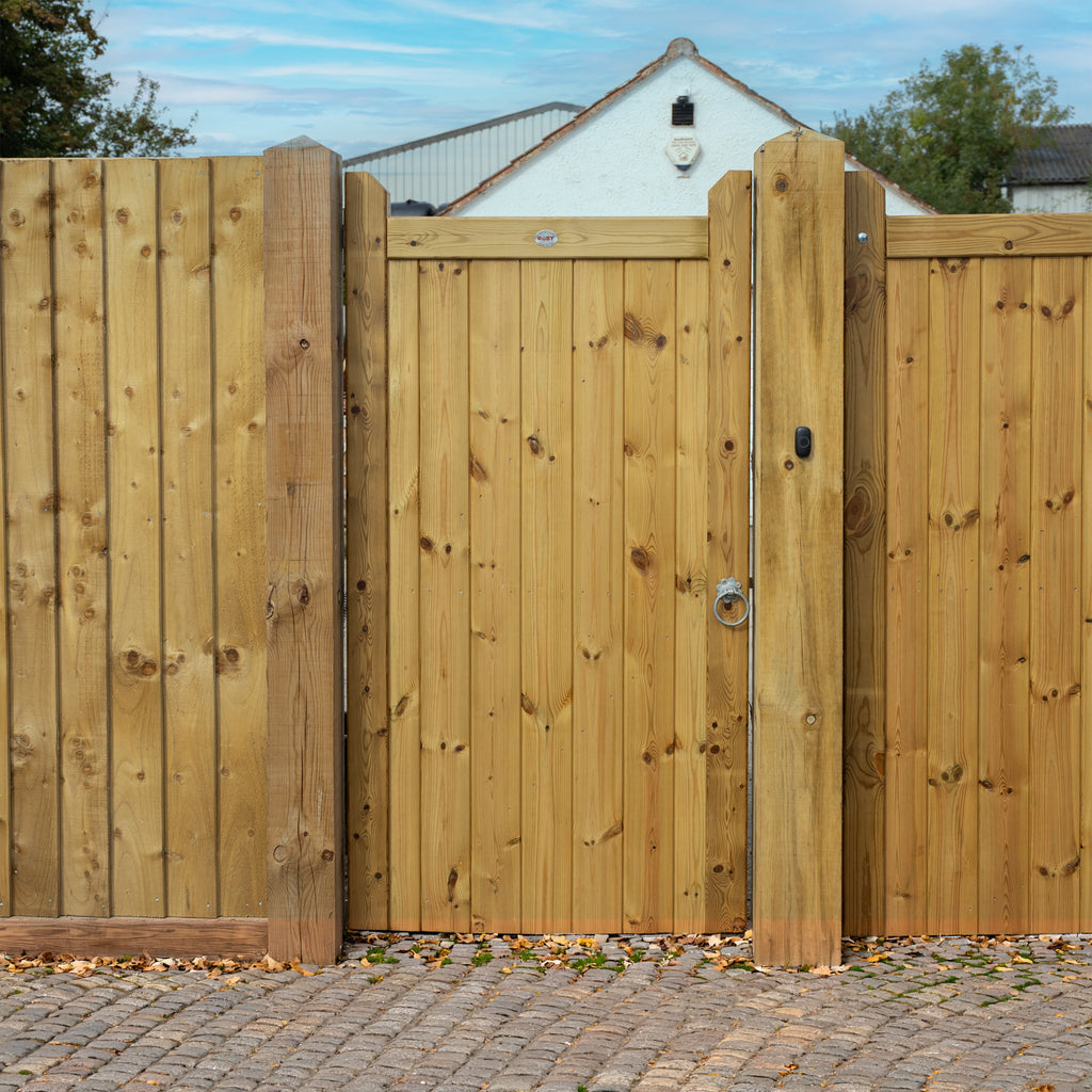 Lifestyle shot of Highampton side gate 