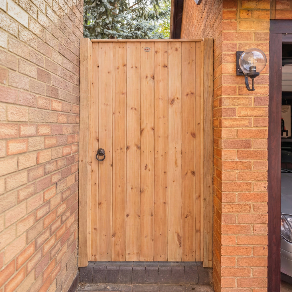 Lifestyle image of Lynton side gate 