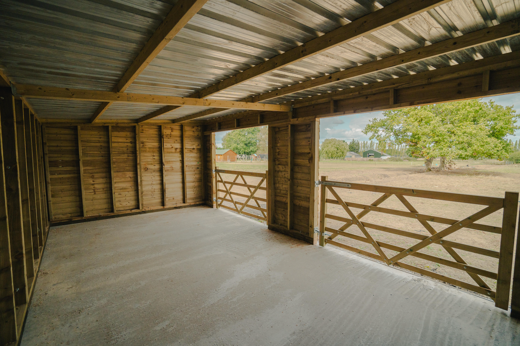Field Shelter 3.8m Depth inside view