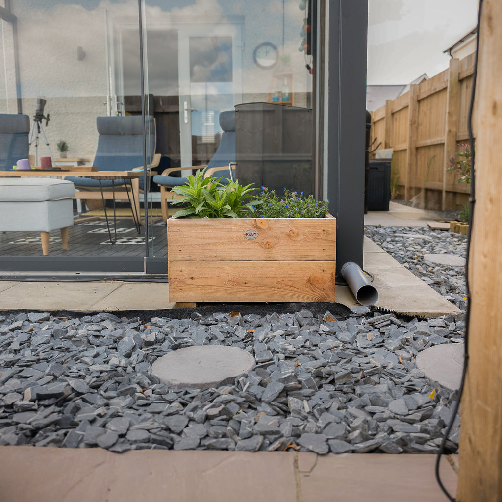 Customer Lifestyle picture of Larch Timber Planter