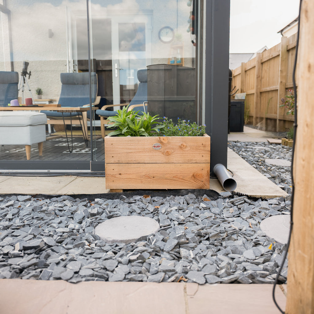 Customer Lifestyle picture of Larch Timber Planter