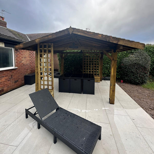 Premium Featheredge Roof Pergola (as seen on lawn stripes and hedges)