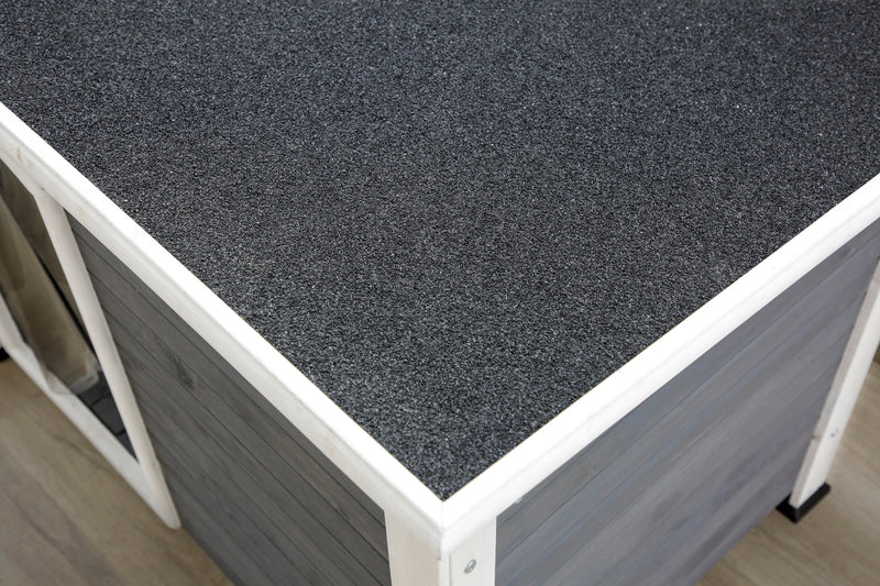 Close up of the roof on a grey Kerbl dog kennel