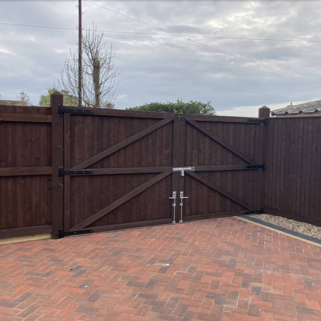 Shebbear Featheredge Entrance Gate (Pair)