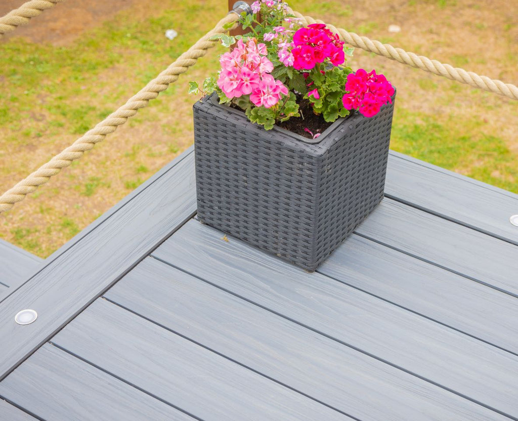 Finished Decking Using Grizdale Composite Decking Boards with decorative planter