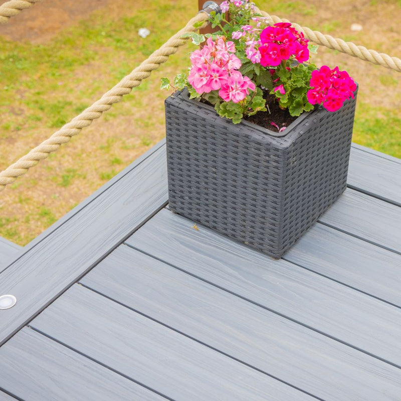 Finished Decking Using Grizdale Composite Decking Boards with decorative planter